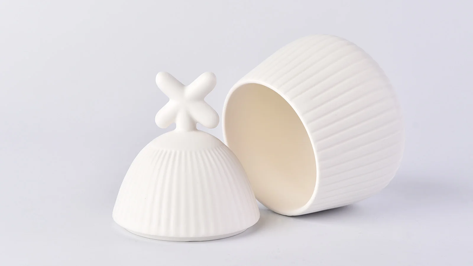 Matte White Stripes Ceramic Candle Holder with Lid Home Decoration Pieces