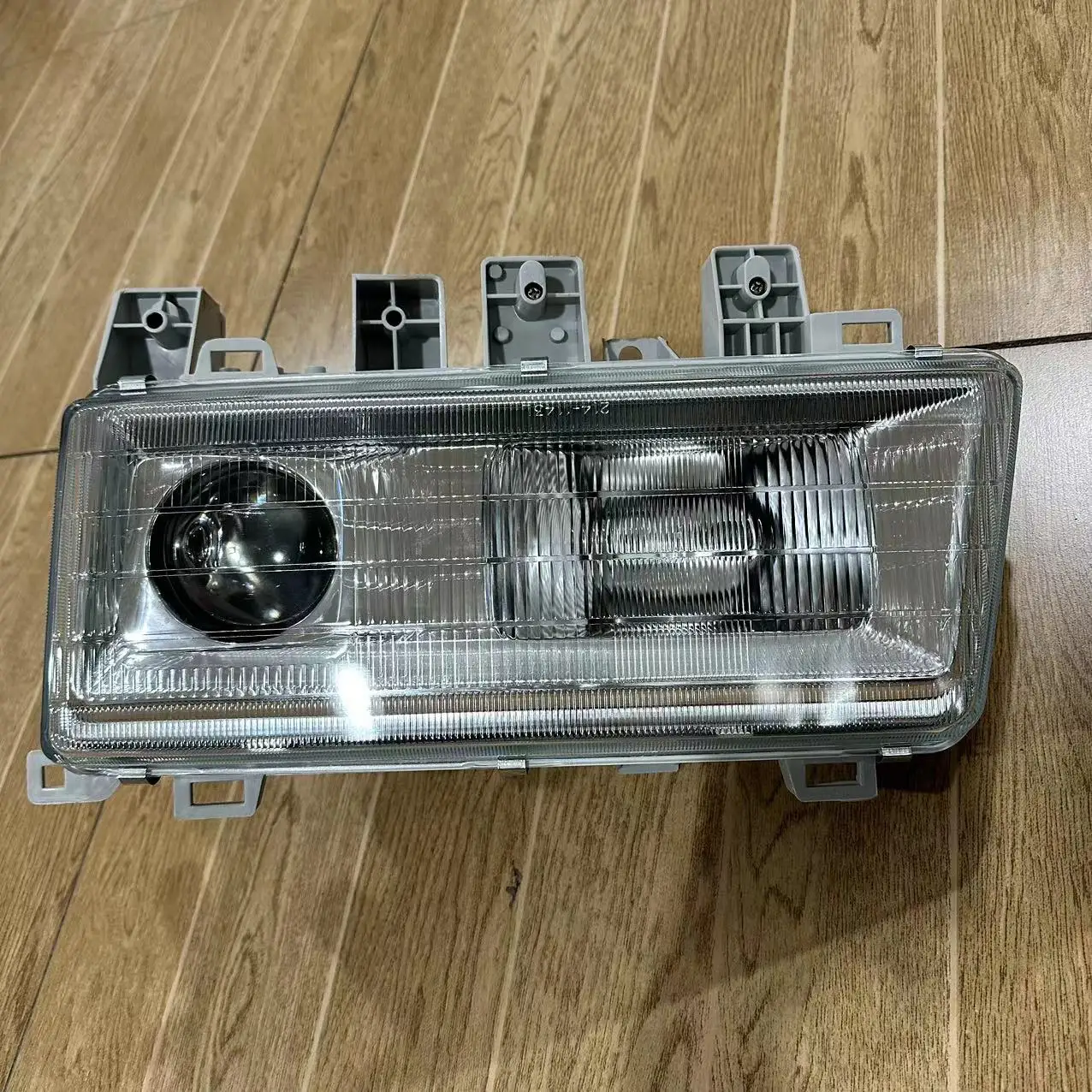 Factory Price High Quality Head Lamp Forjapanese Truck MITSUBISH  FUSO F380/FP510 details
