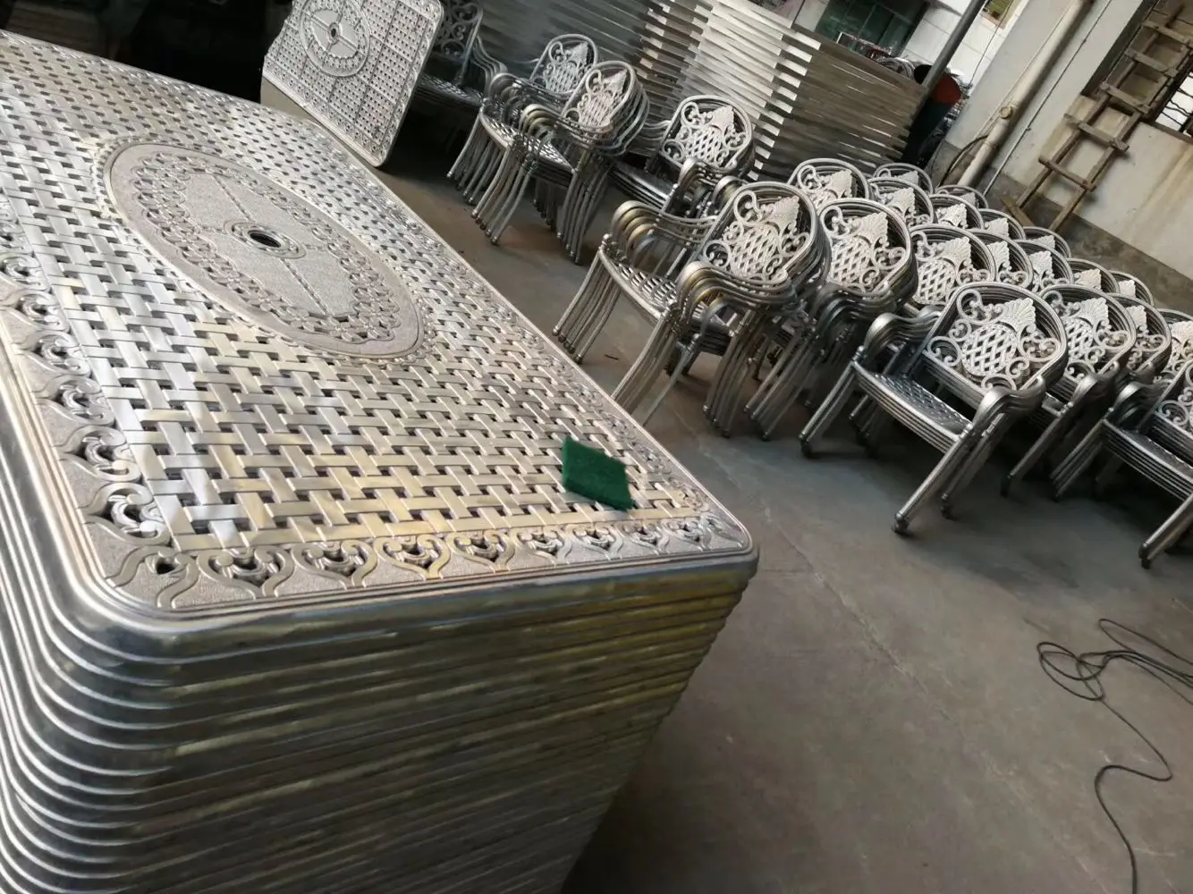 Black Casting Aluminum Garden Round Table And Chairs Whole Set With