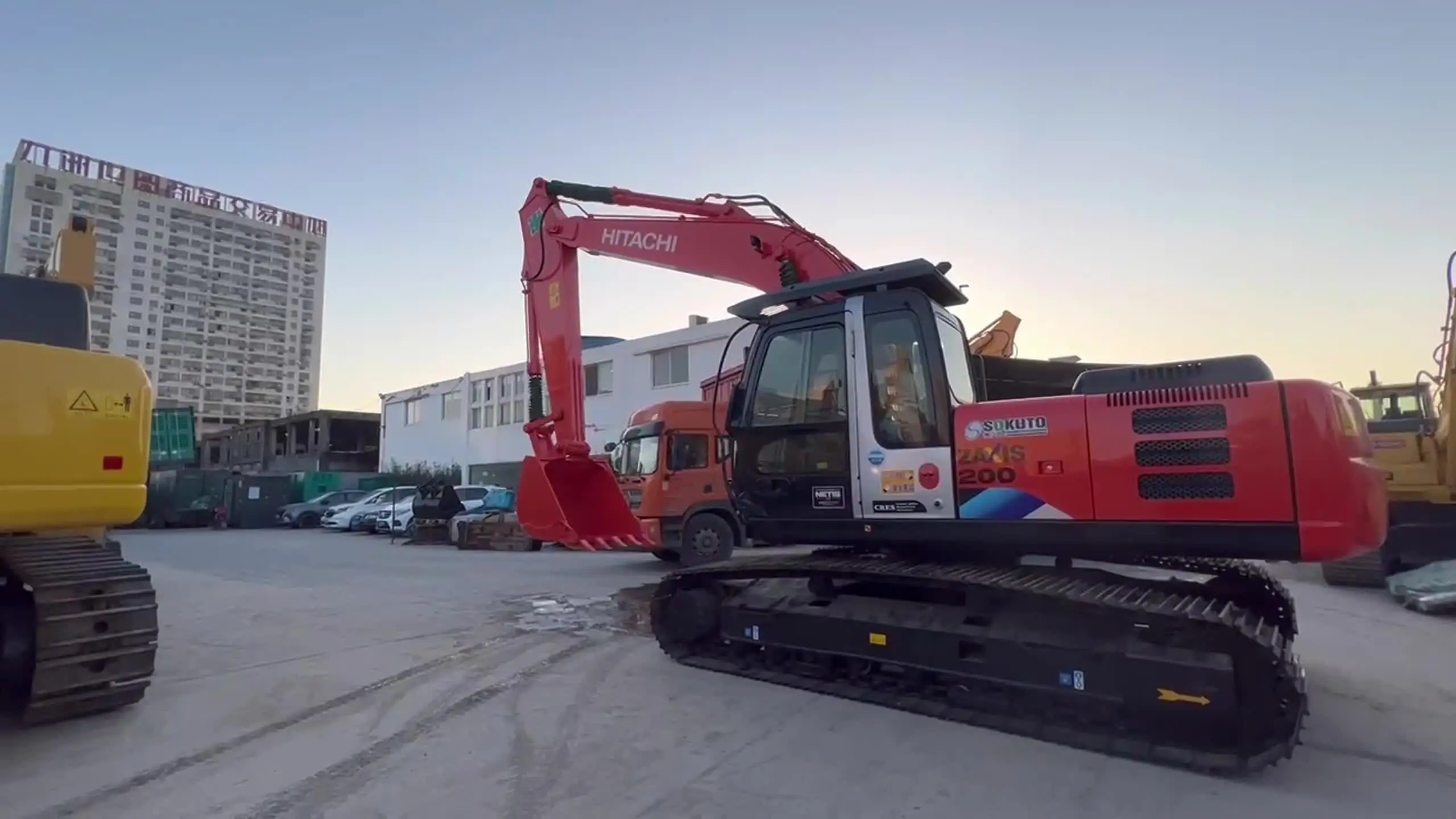 Used Hitachi ZX200 Crawler Excavator - 20 Ton Hydraulic Digger