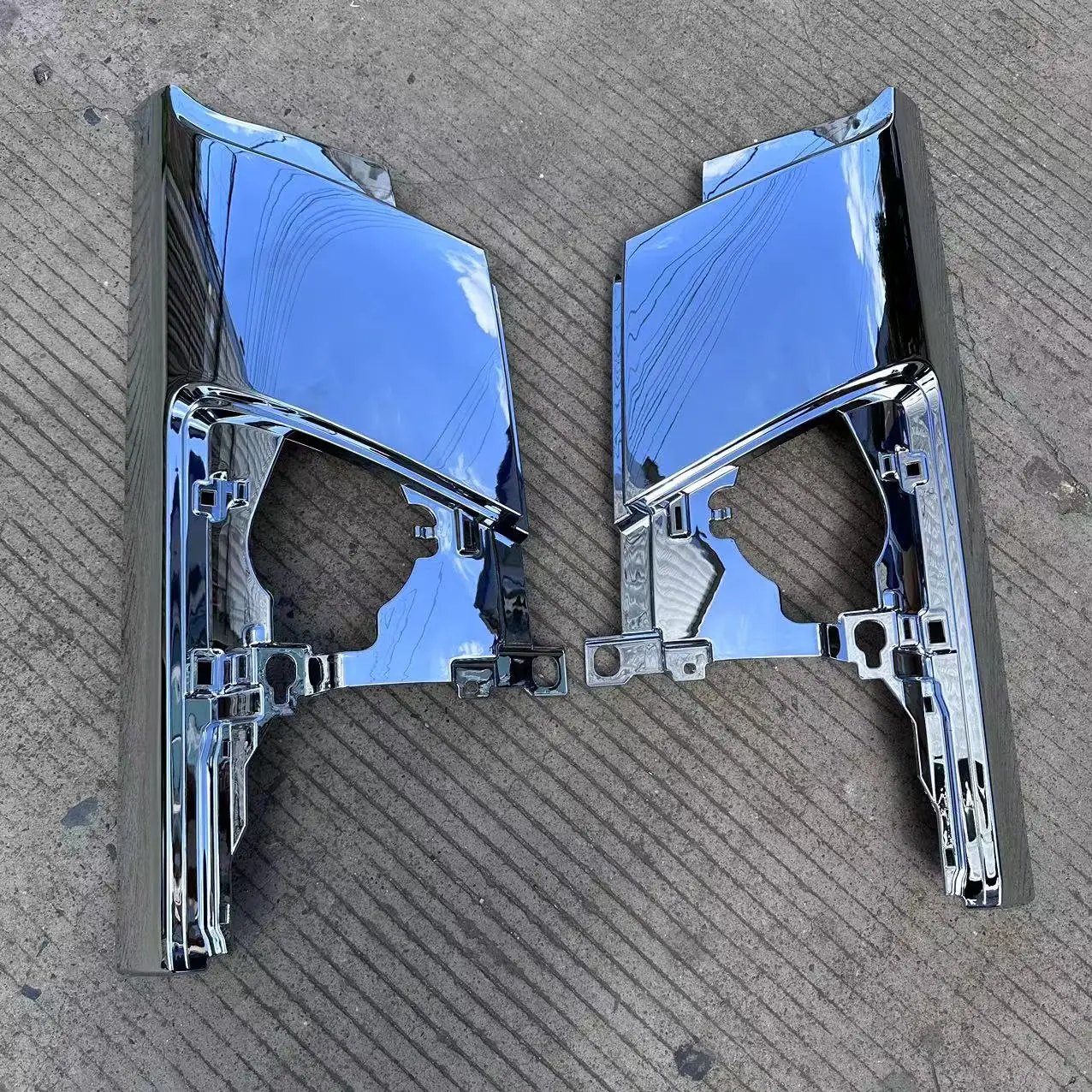 GHCD Hot Product/high Quality/ Factory Price Japanese Truck ISUZ NPR/700P 2008 Year's  Chrome-plated Corner Panel factory