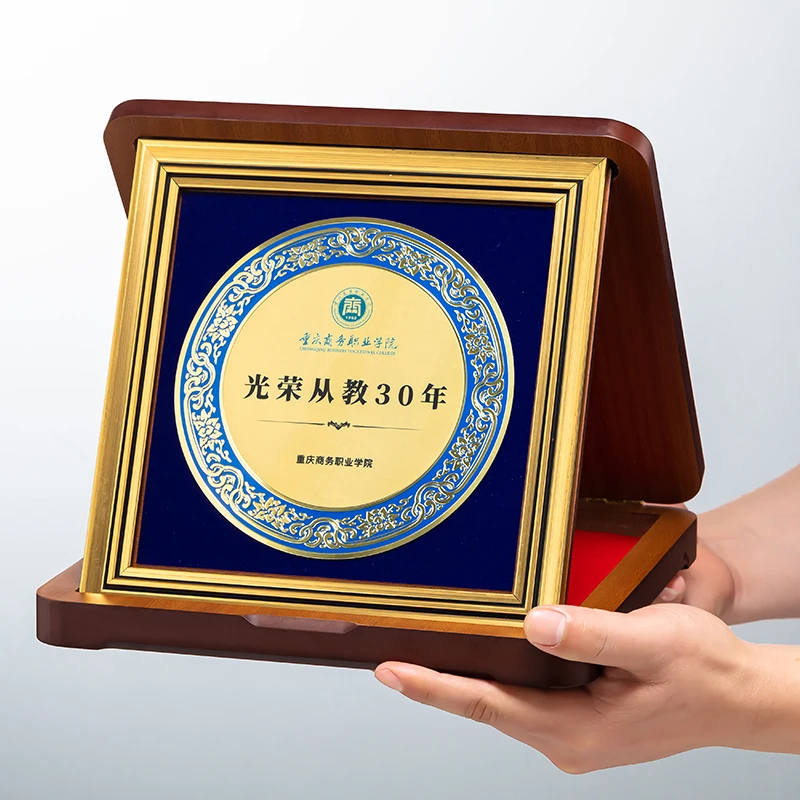 High Demand Round Shield Plaque with Wooden Box for Employ of The Year Awards for Export from China manufacture