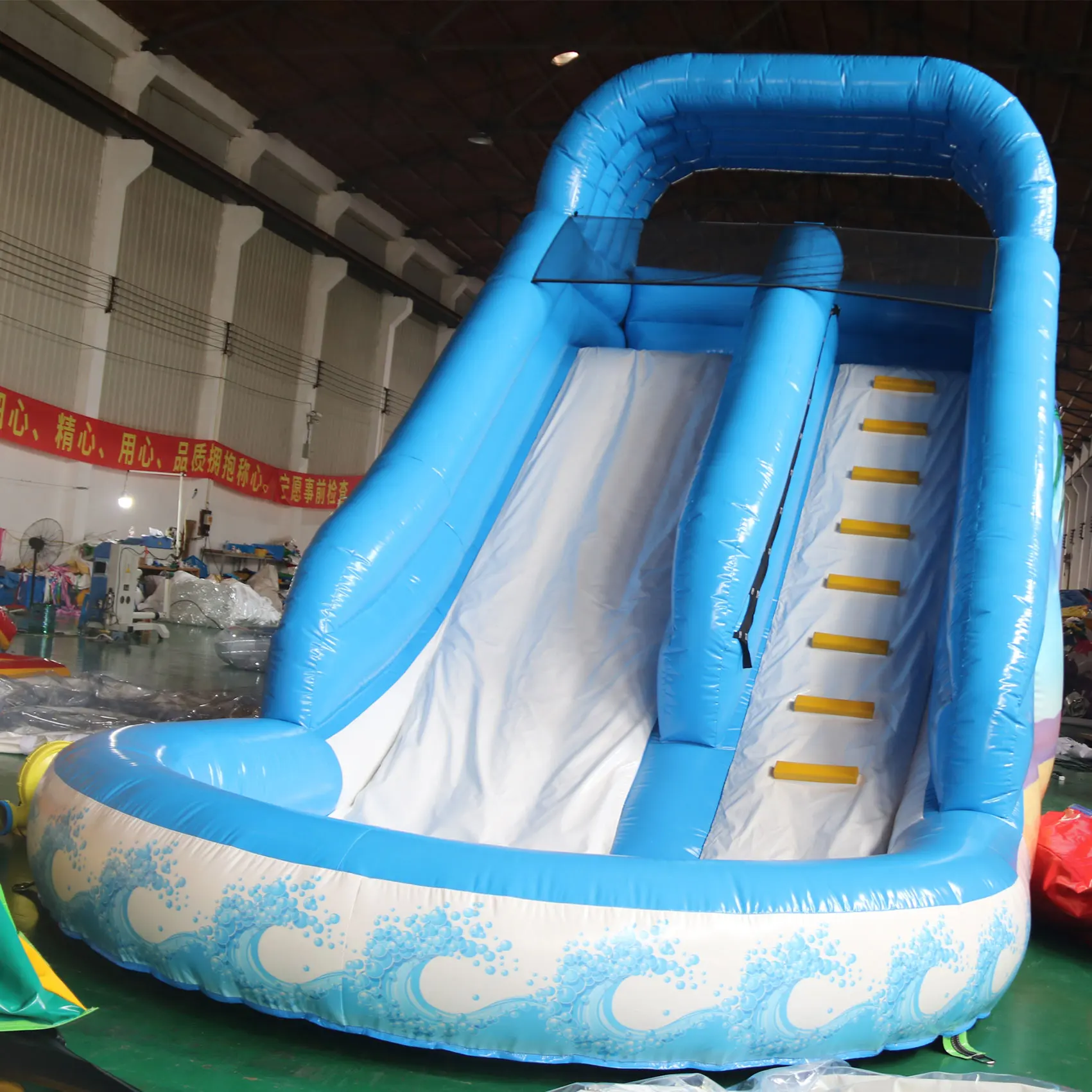 大幻灯片充气水滑梯