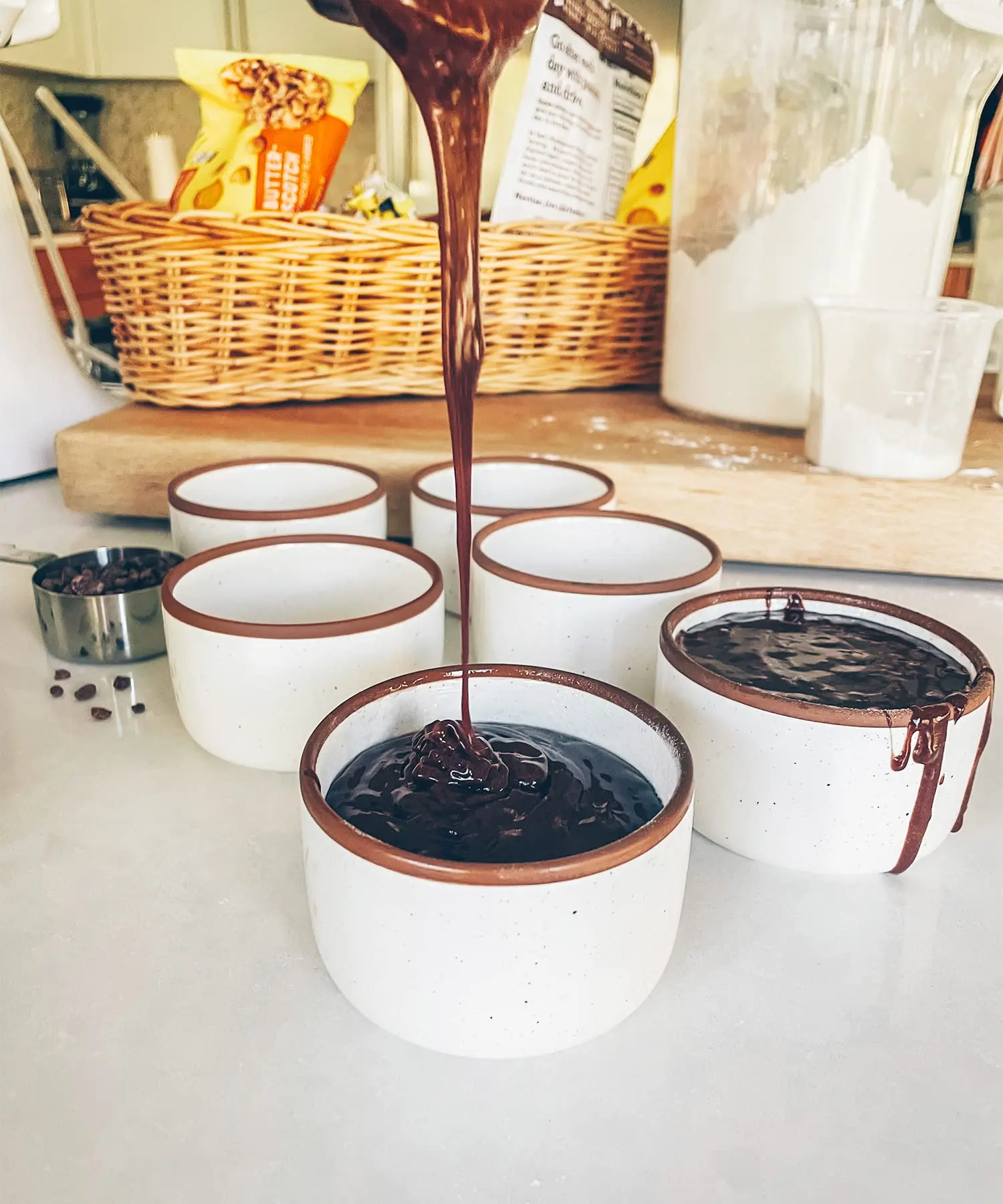 Ceramic Ramekins Set Small Oven Safe Baking Dishes Cups for Personal Pudding Creme Serving Dip Single Mini Bowls manufacture