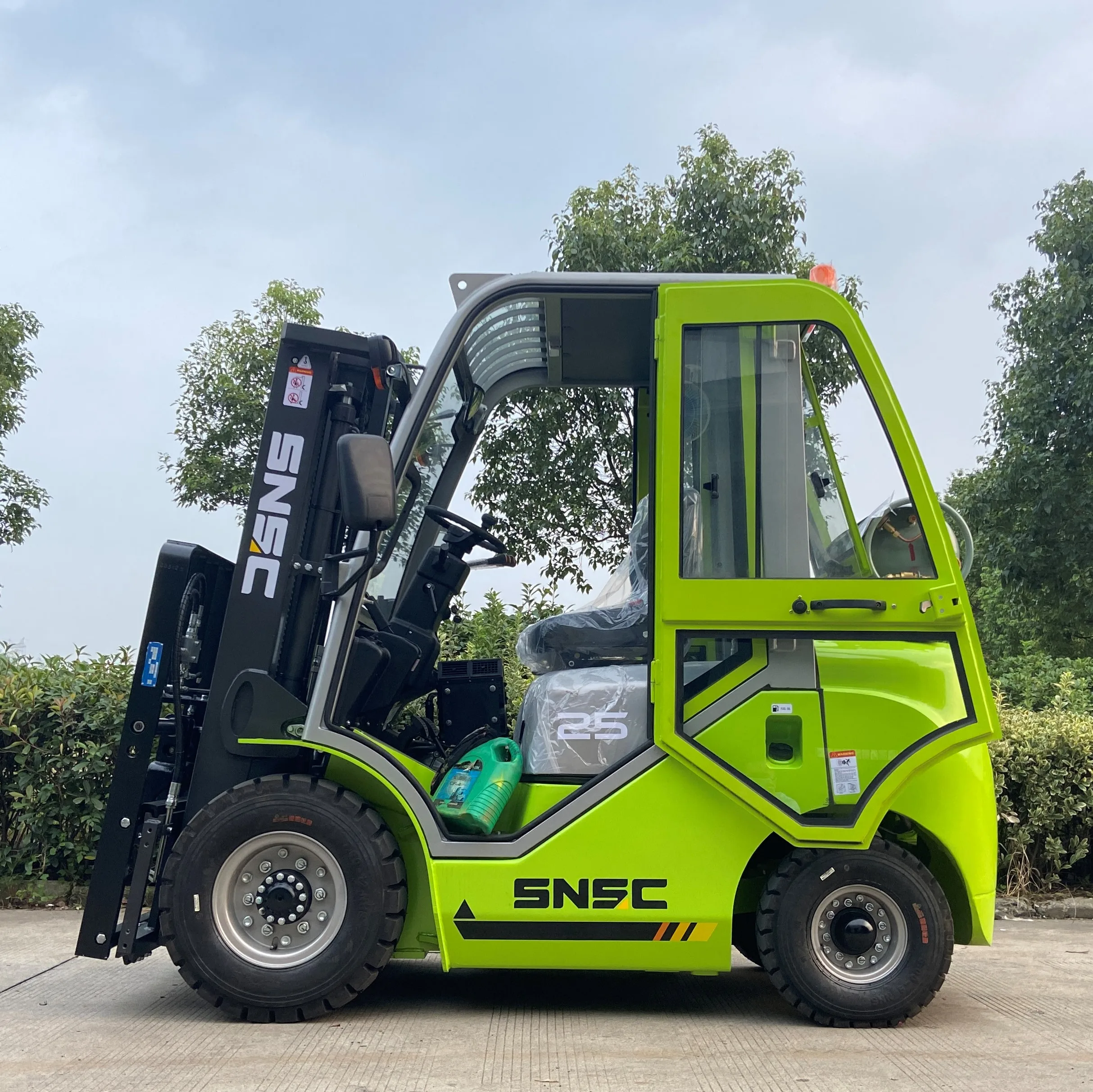 FL25 2.5 ตัน SNSC LPG Forklift กับเครื่องยนต์ Nissan K25 14