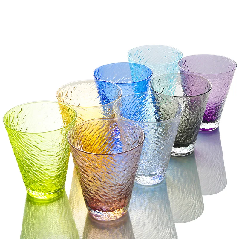 Стекольный стакан. Стакан сока. Разноцветные стаканчики для сока. Набор стаканов для напитков. Стаканы разноцветные.