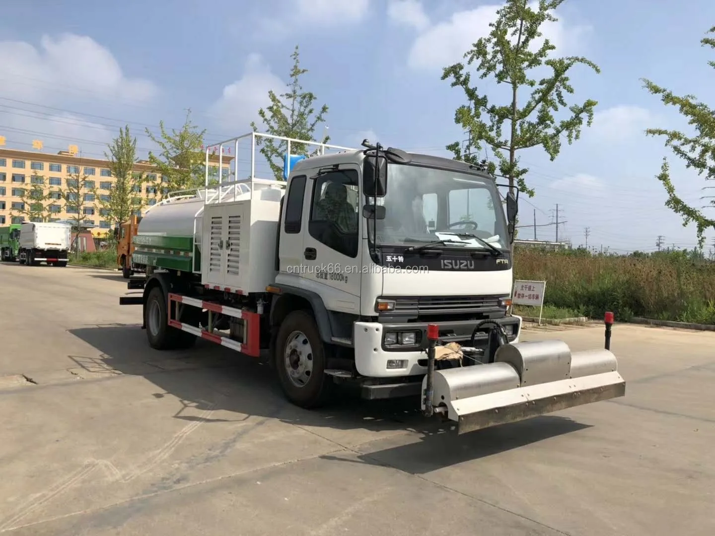 Japanese 10000 liter High pressure road cleaning truck