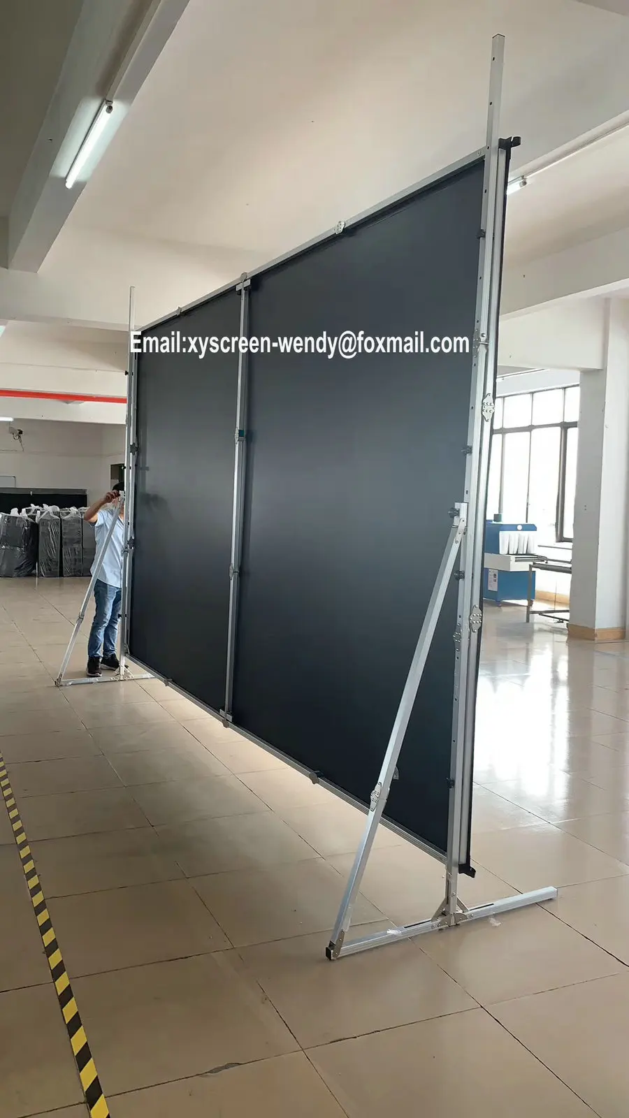 folding projector screen