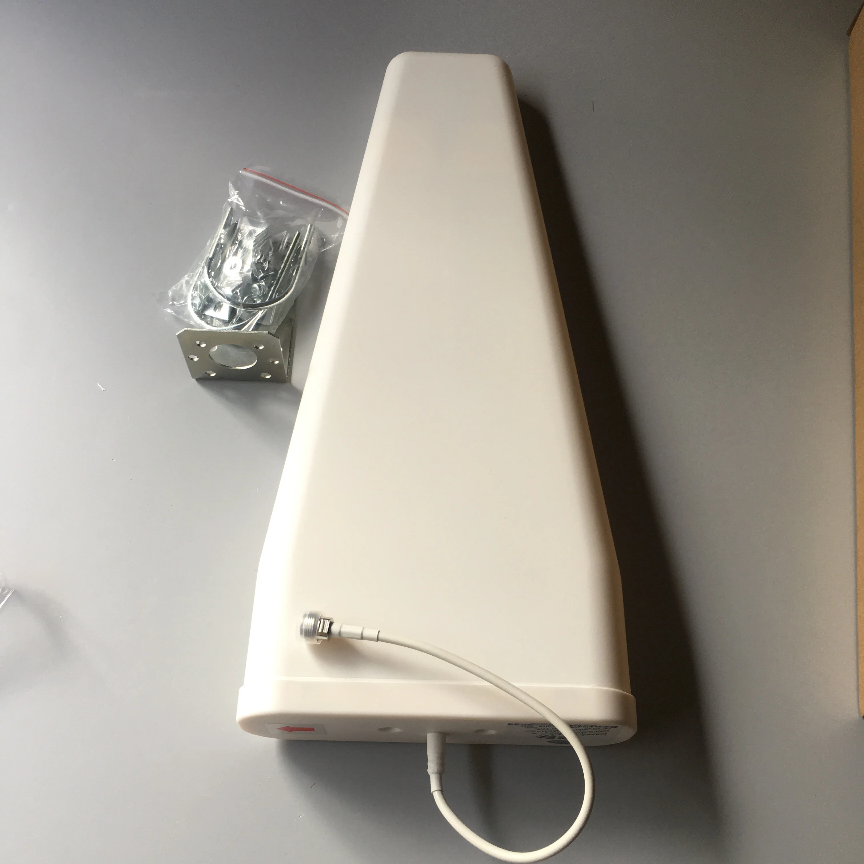 rf lpda定向698-2700mhz宽带移动信号增强器八木天线10/12dbi n