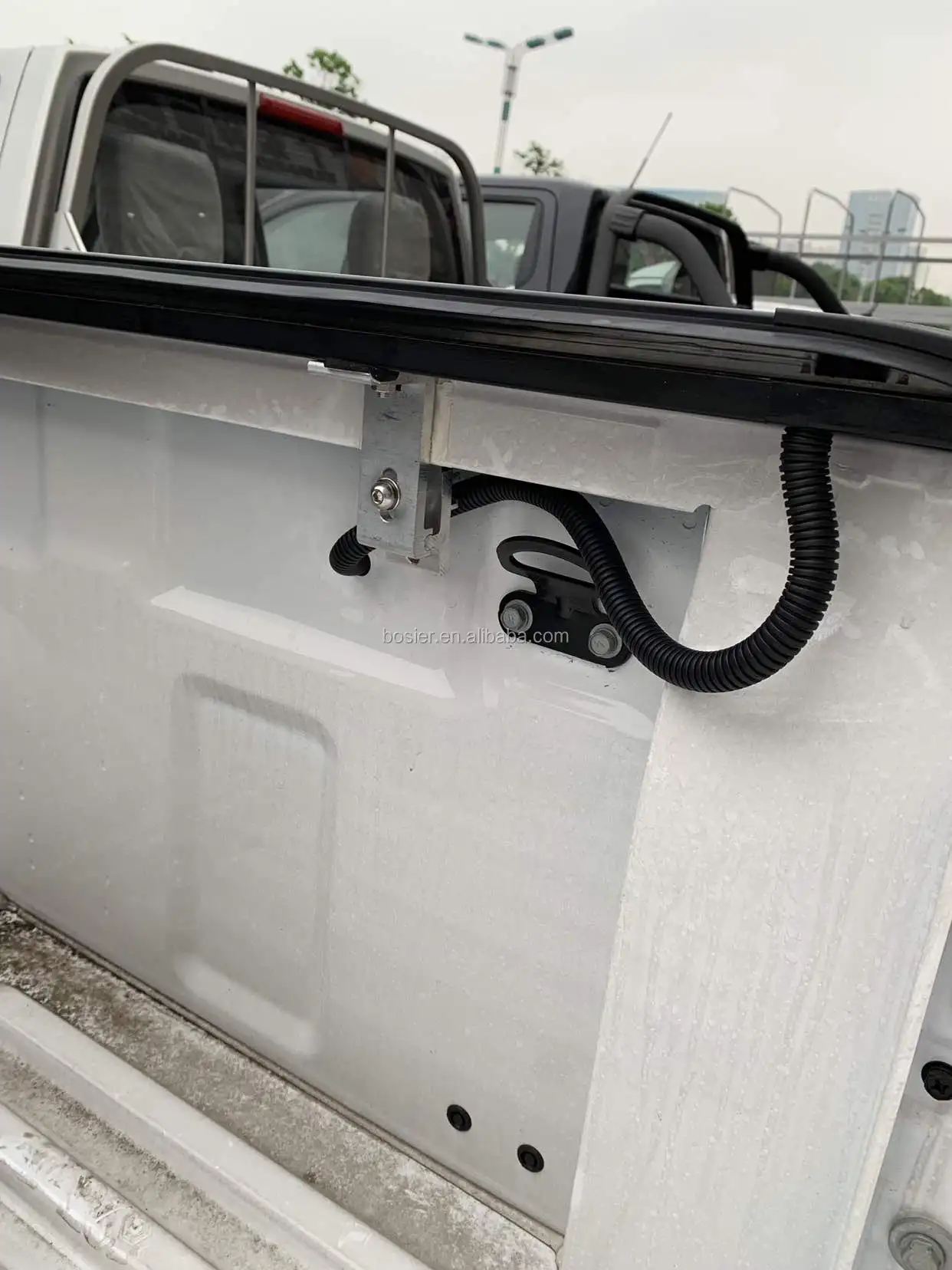 Pickup Truck Bed Retractable Tonneau Cover For Navara 2015 Buy Nissan Navara Aksesoris Ditarik Tonneau Cover Terbaru Ditarik Tonneau Cover Untuk 2015 Nissan Navara Np300 Double Taksi Aluminium Retractable Radiator Cover Truk