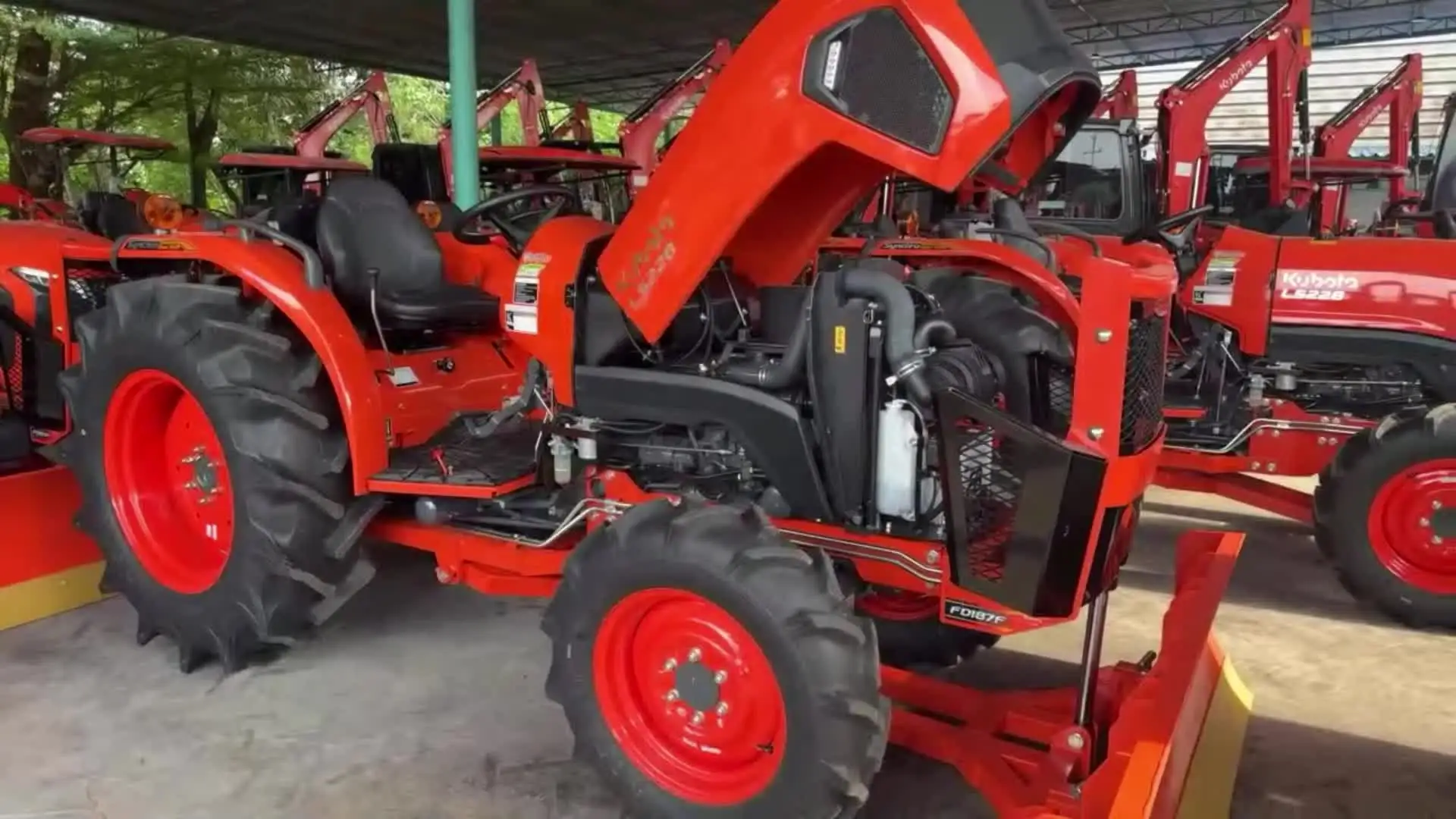 Kubota L 5228 4WD Wheel Tractor - 52 HP Diesel Engine Power
