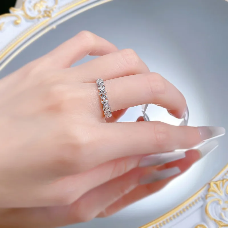 New S925 Silver Vintage Lace Ring Rhodium Plated Lab Diamond Fashionable Light Luxury Style Hollow Diamond Design