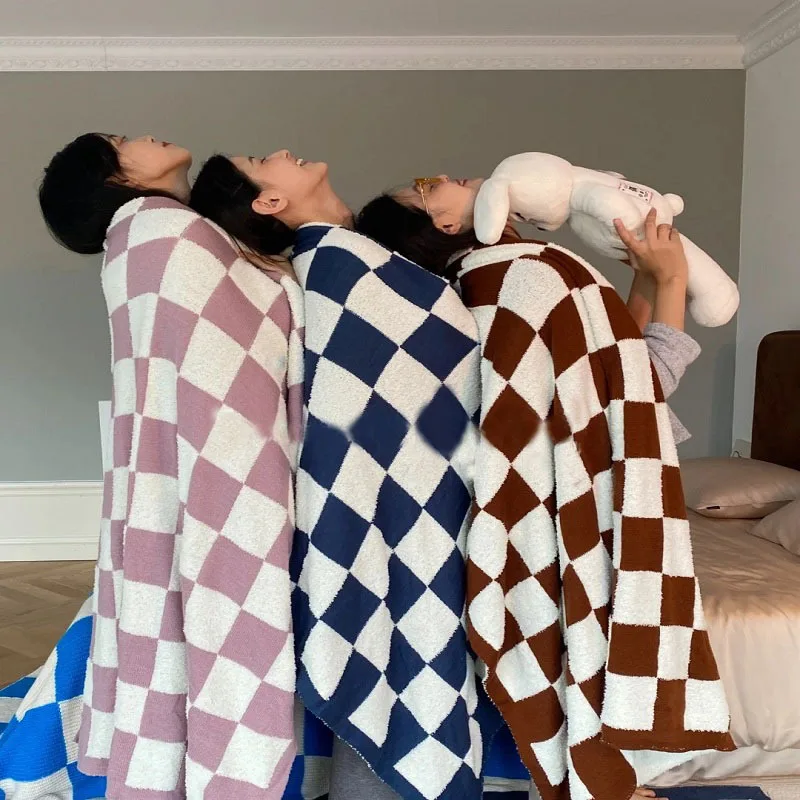 Cuddly Modern Style Soft Couch Bed Ultra Velvet Knitted 100% Polyester Eco-friendly Embroidered Throw Blankets Women Mothers