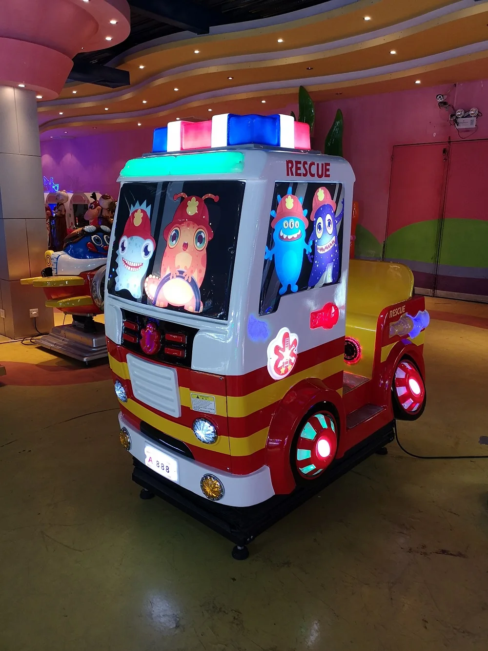 投币街机室内运动娱乐热卖外星人消防员秋千汽车游戏机出售
