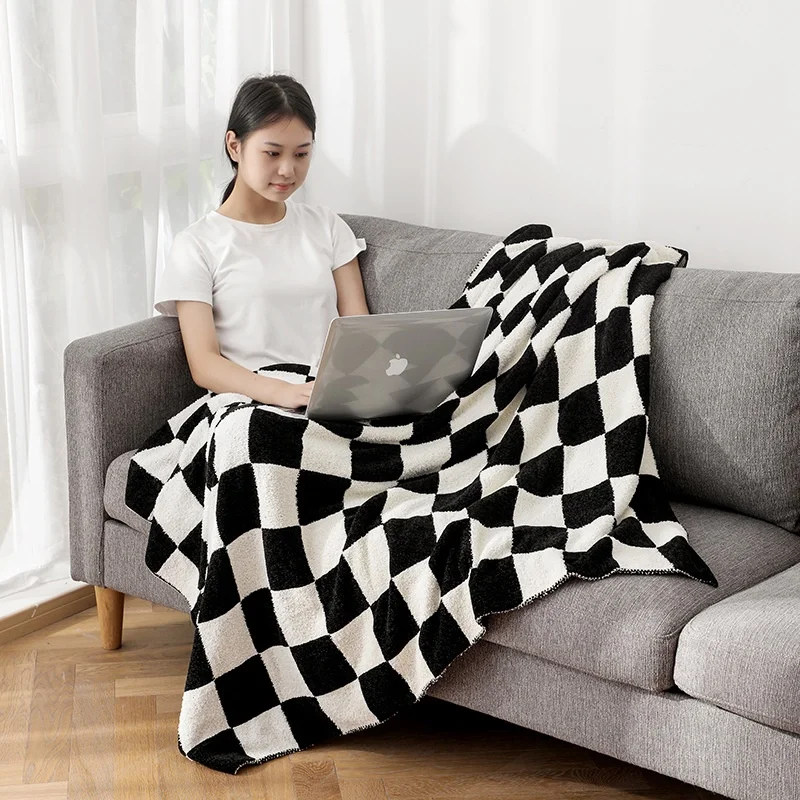 Cuddly Modern Style Soft Couch Bed Ultra Velvet Knitted 100% Polyester Eco-friendly Embroidered Throw Blankets Women Mothers