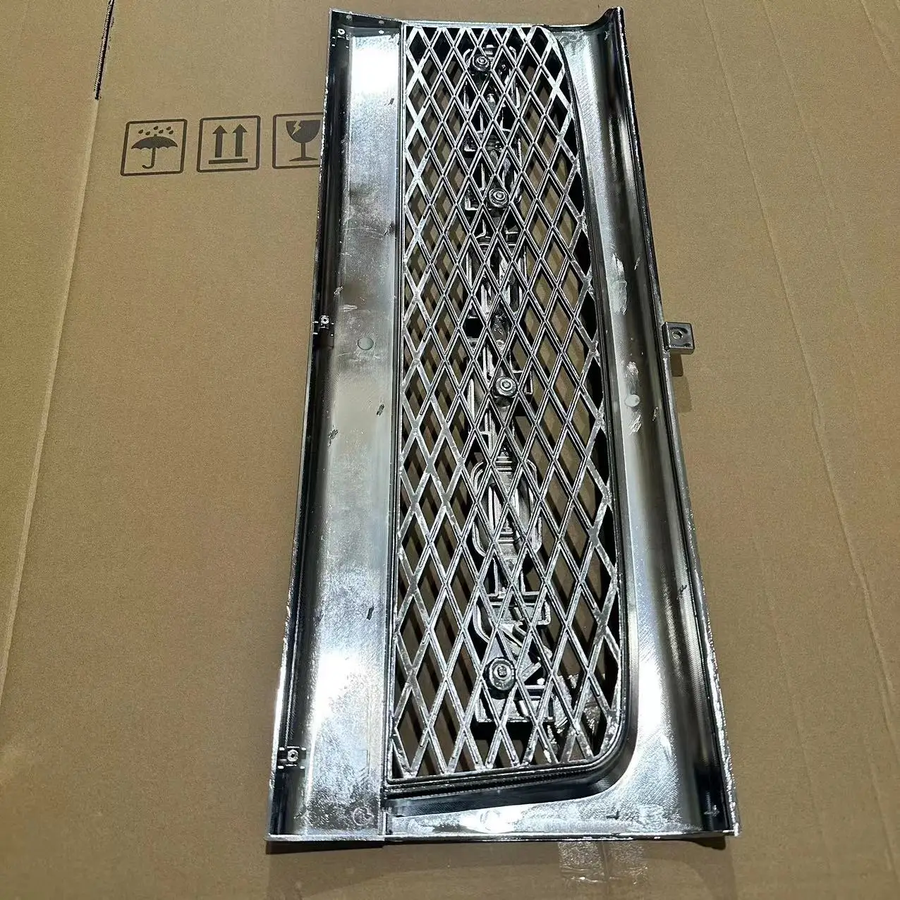 Japanese Truck New MITSUBISH FE96/FE647/FB511 Chrome-plated Grille with Accessories supplier