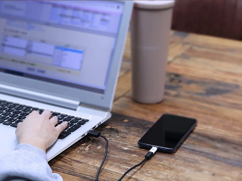 মাউস কীবোর্ডগুলি ইউএসবি ফ্ল্যাশ ড্রাইভগুলি সংযুক্ত করার জন্য মাইক্রো ইউএসবি অডিও অ্যাডাপ্টারটিতে 3.0 এ ইউএসবি সি 0