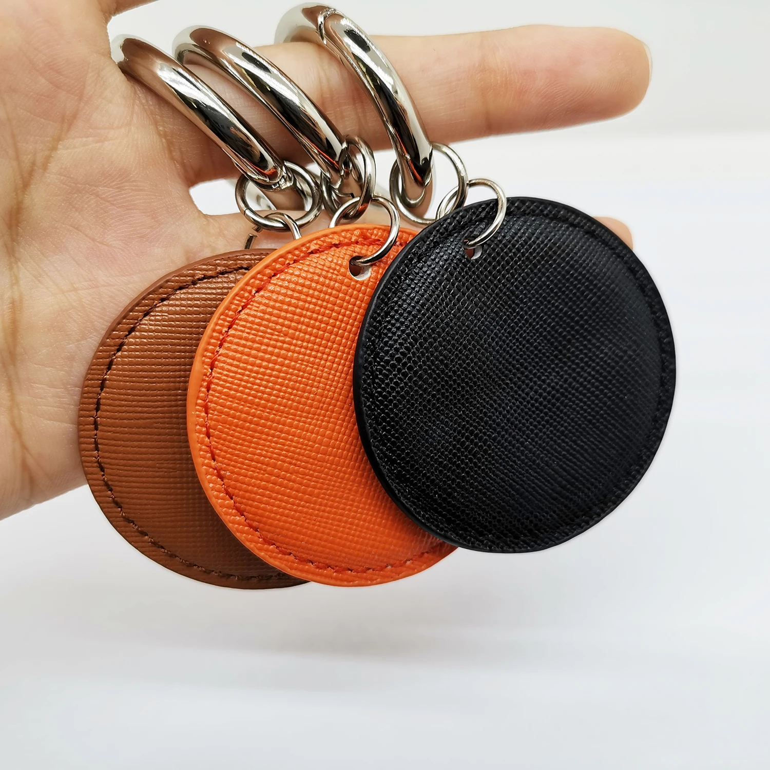 2020 Custom Pu Saffiano Leather Circle Gifted Keying Holder Keychain With Silver Heavy Metal