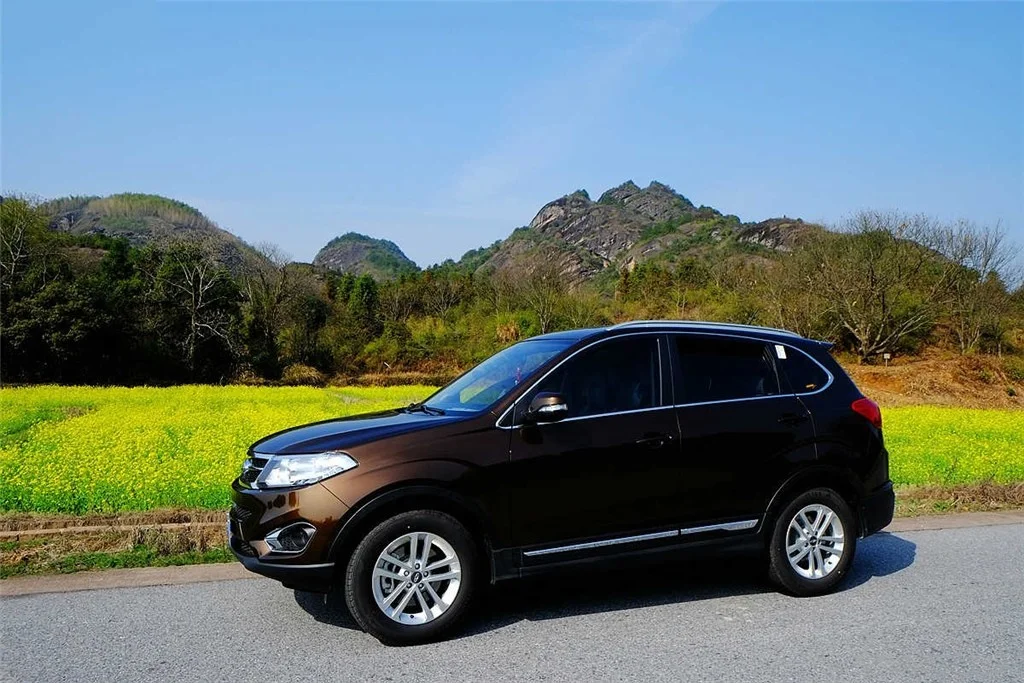 China Cheap Secondhand Sedan 2015 2.0l Used Cars Manual Transmission