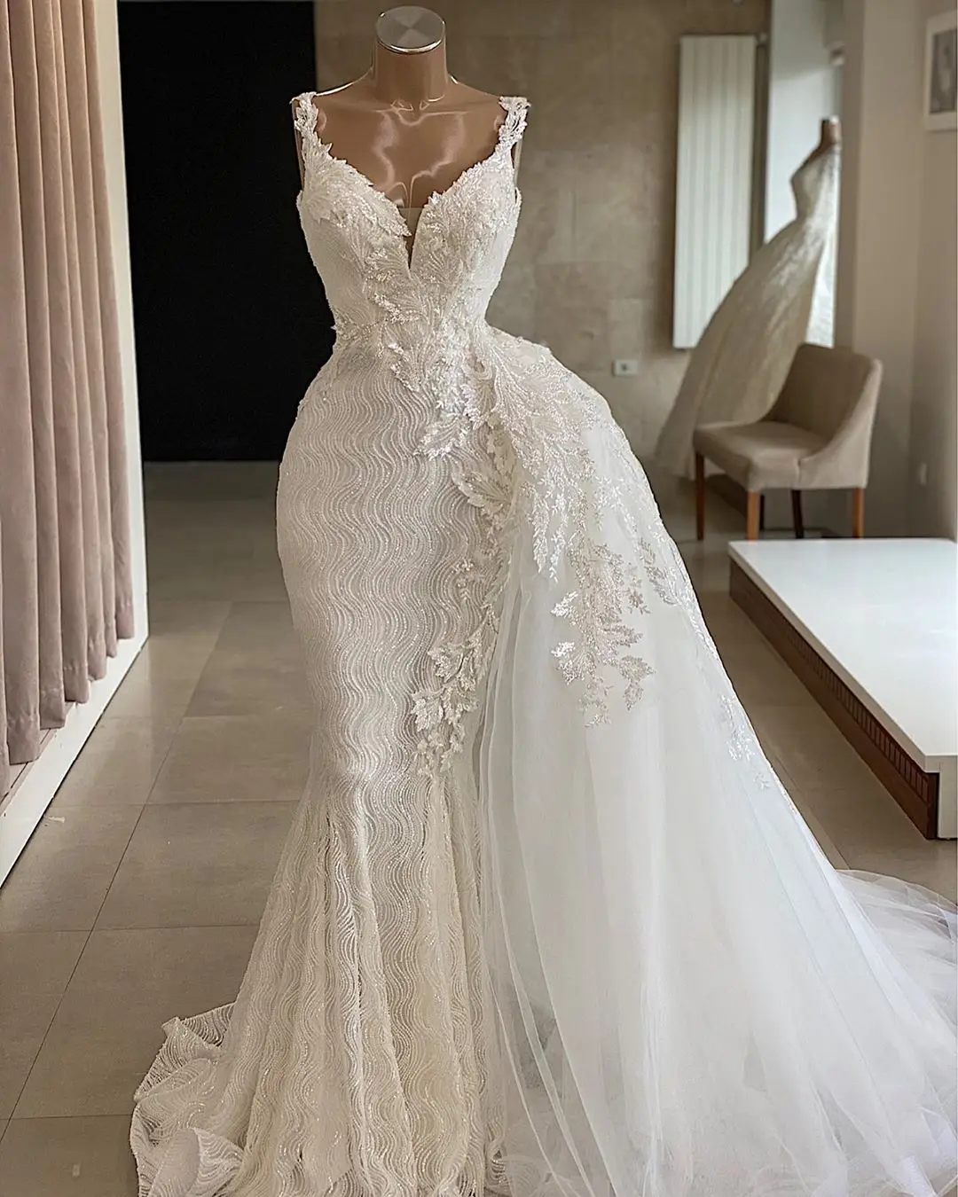 Romance Lace Royal Wedding Dress Sleeveless Detachable Mermaid Ivory Beautiful Bridal Gowns Buy Wedding Dresses Lace Wedding Dresses Wedding Dresses Sleeveless Product On Alibaba Com