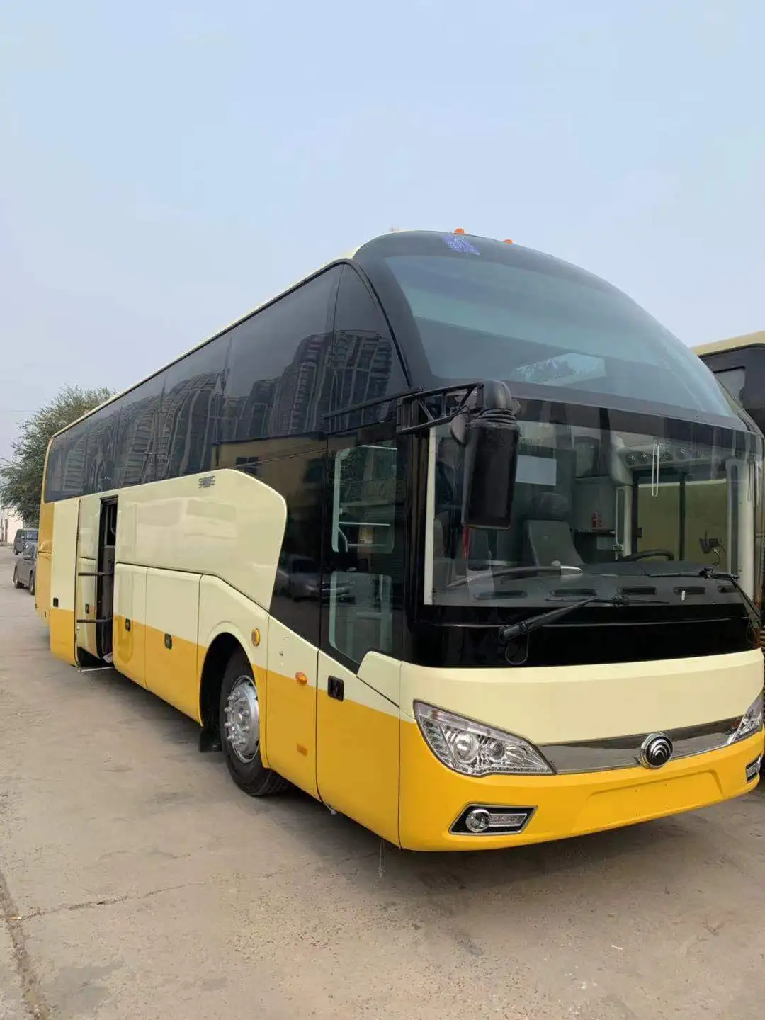 51- seat yutong zk6122 used coach bus 12m with good condition fo