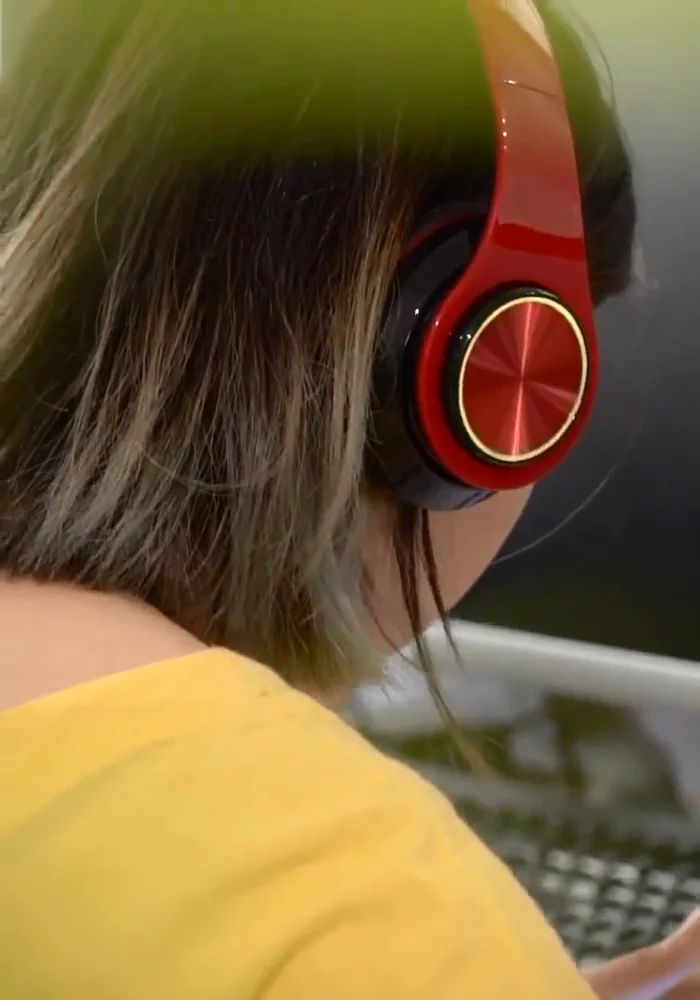 B39ヘッドマウント型発光ワイヤレスBTヘッドセット カラフルLEDライト