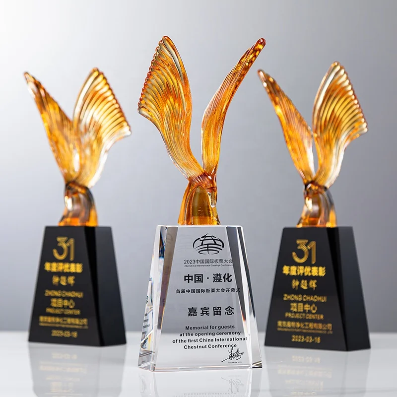 2024  Eagle Shape Color Glaze trophy champion award Professional Manufacturer glass trophy for Creative Eventsts Souvenirs gift details