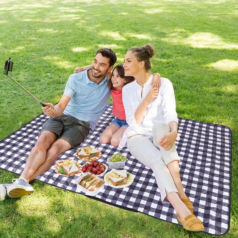 Hot Selling 600D Oxford Cloth Outdoor Sand Proof and Waterproof Foldable Lawn Cushion Stylish Picnic Mat/Rug /blanket