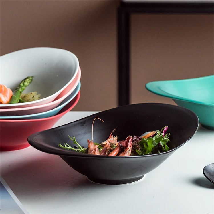 New design custom logo unique shae black ceramic pasta fruit salad bowl for restaurant