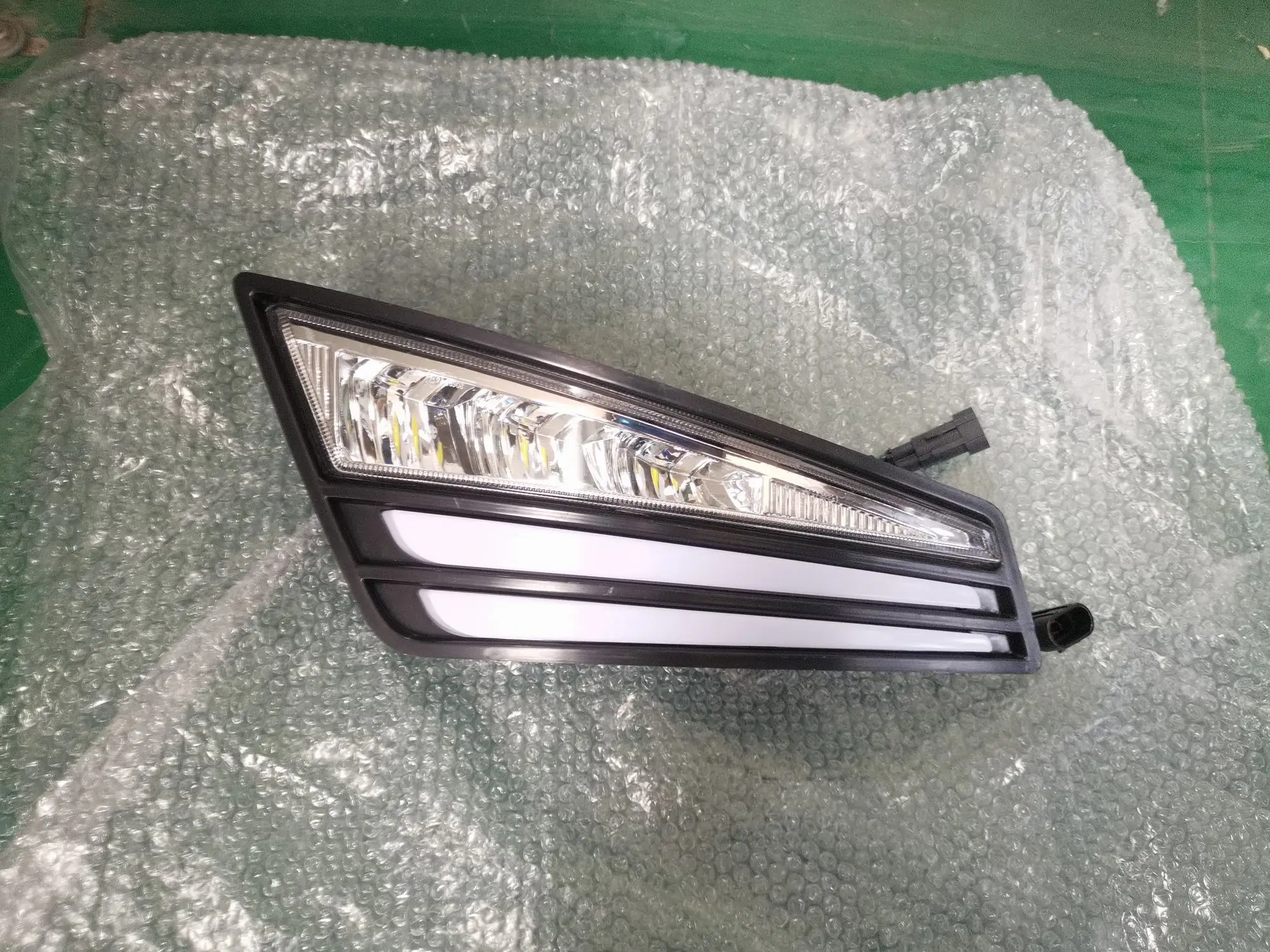 Indonesia Bus Front Fog Lamp W/day Time Led Hc-b-4246-1 - Buy Led Bus ...