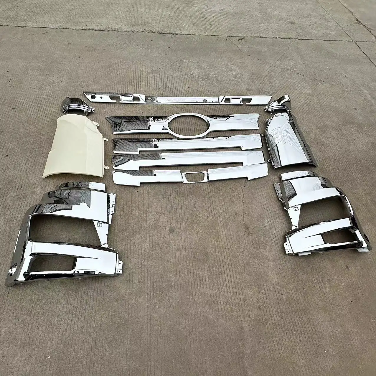 Japanese Truck New Hin 700 Chrome-plated Body Kit Combination manufacture