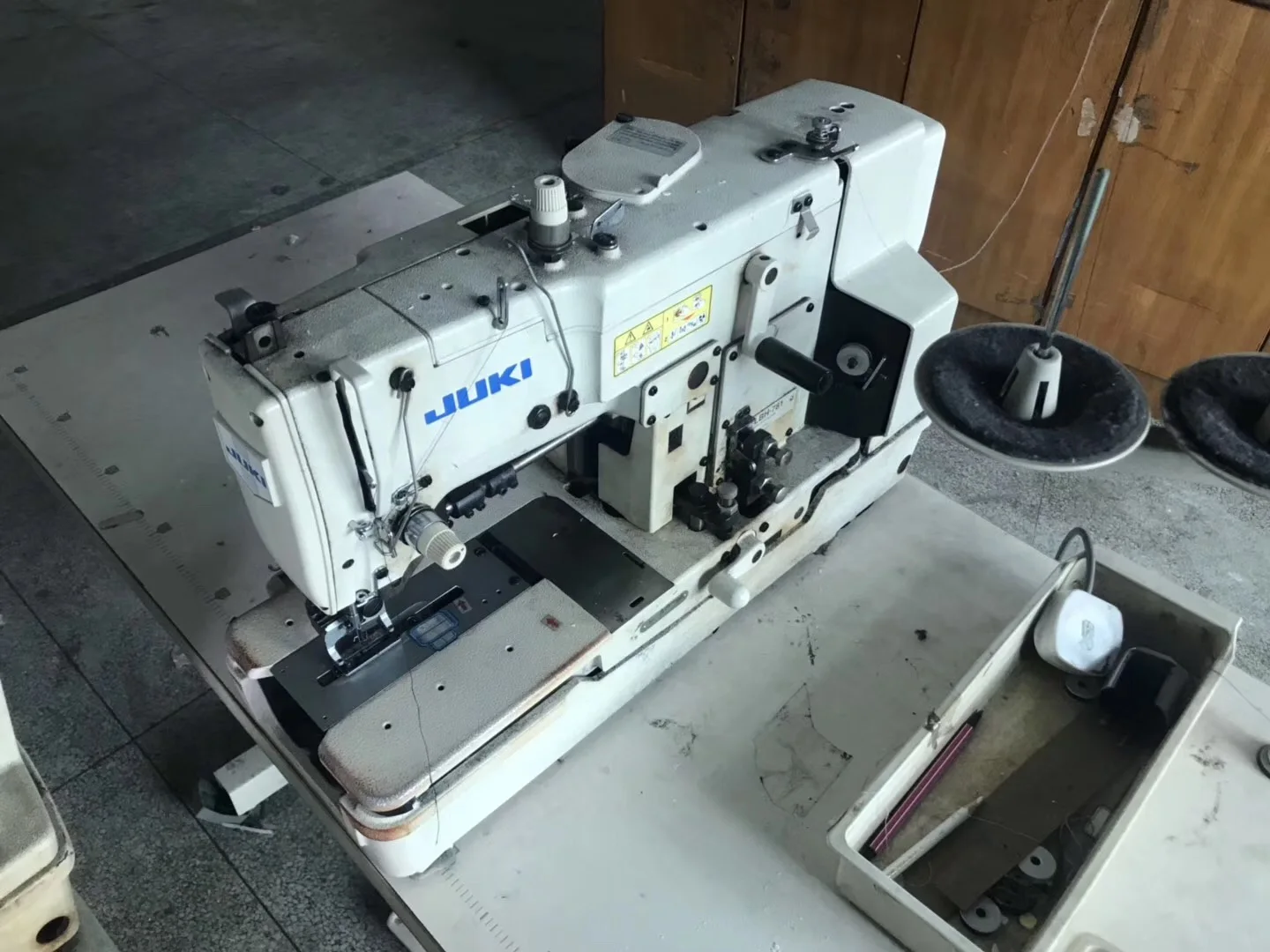Used Jukis Lbh781 High Speed Single Needle Lockstitch Buttonhole Machine Industrial Sewing