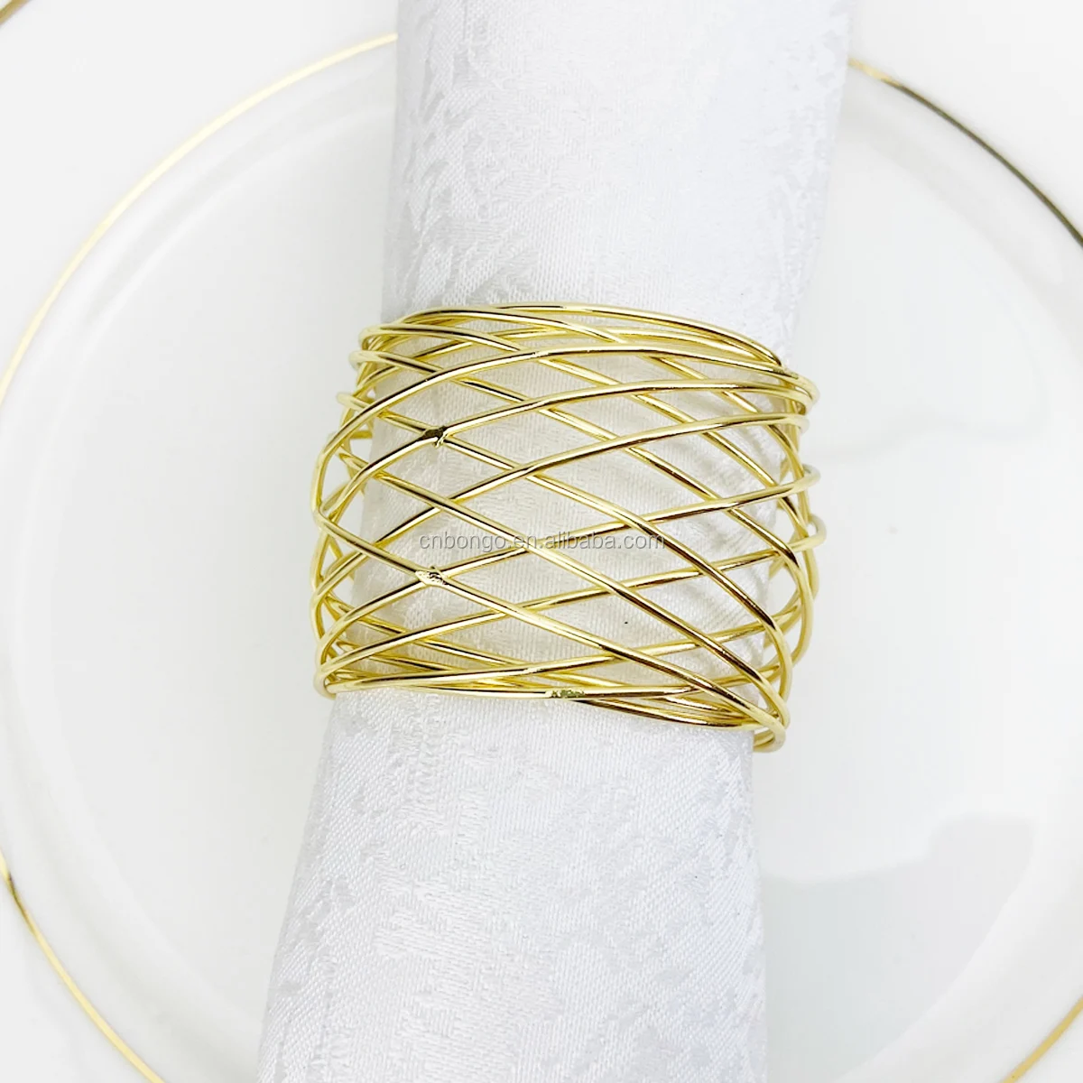 黄金和白银的金属餐巾环