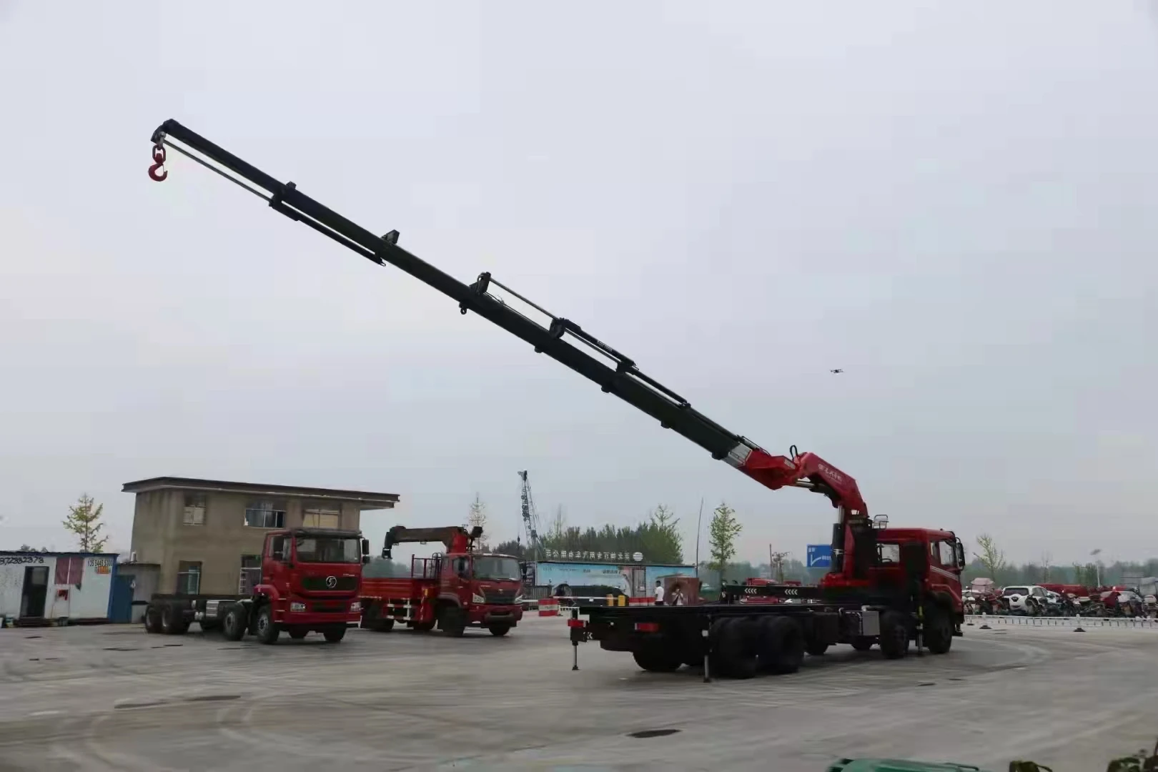 8x4 Cargo Truck With 20 Tons Hiab Knuckle Boom Crane Horse Max Moment ...