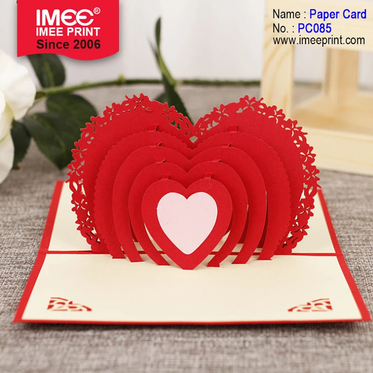 cumpleaños regalo romántico del día de San Valentín con corazón y postal para invitación de boda Tarjeta de felicitación en 3D con corazón de LATHEA en las manos aniversario