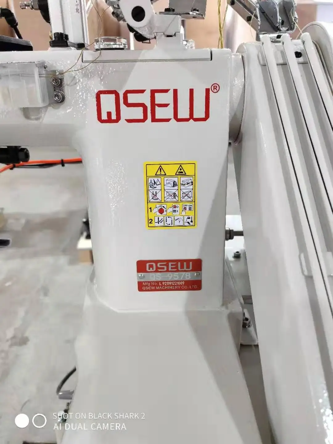 Qs9588 Automatic Feed Off The Arm Chainstitch Industrial Sewing