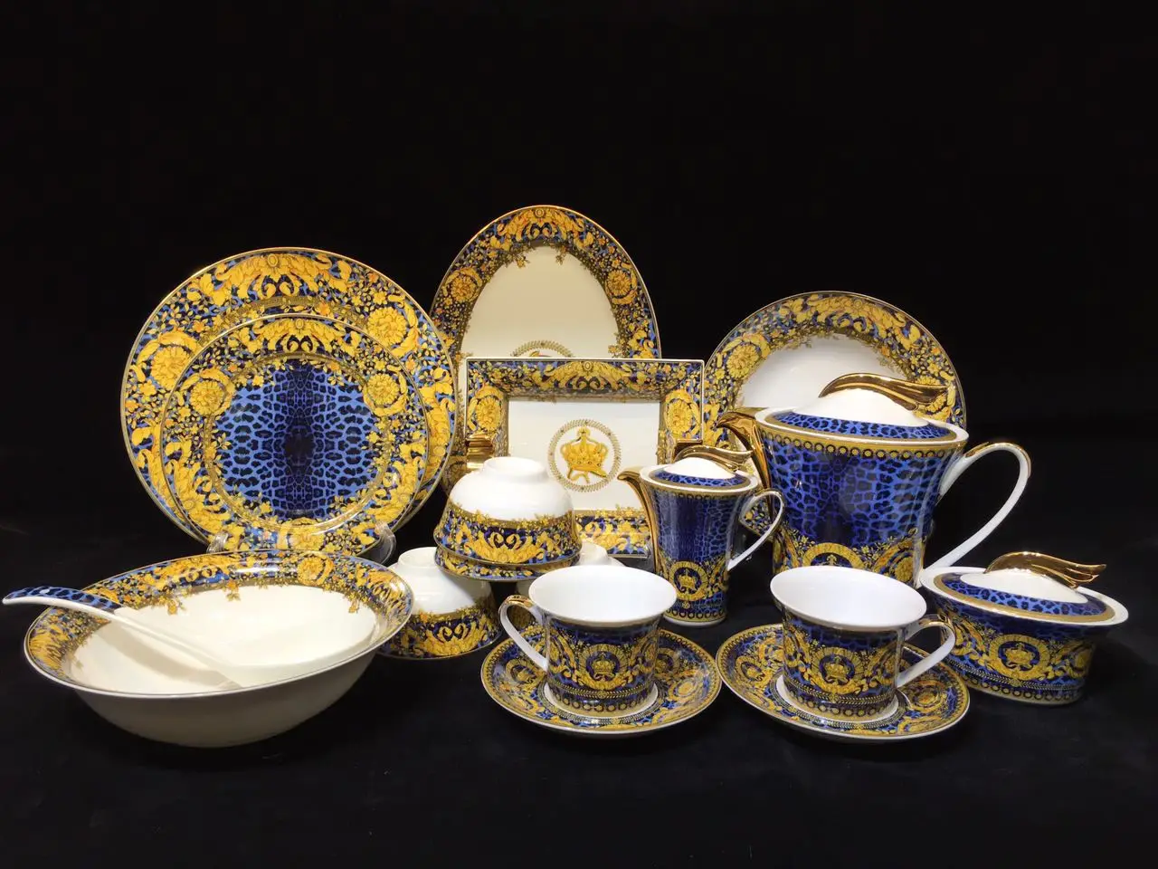 European Styles Real Gold Fine Bone China Dinnerware Sets For 6 Person