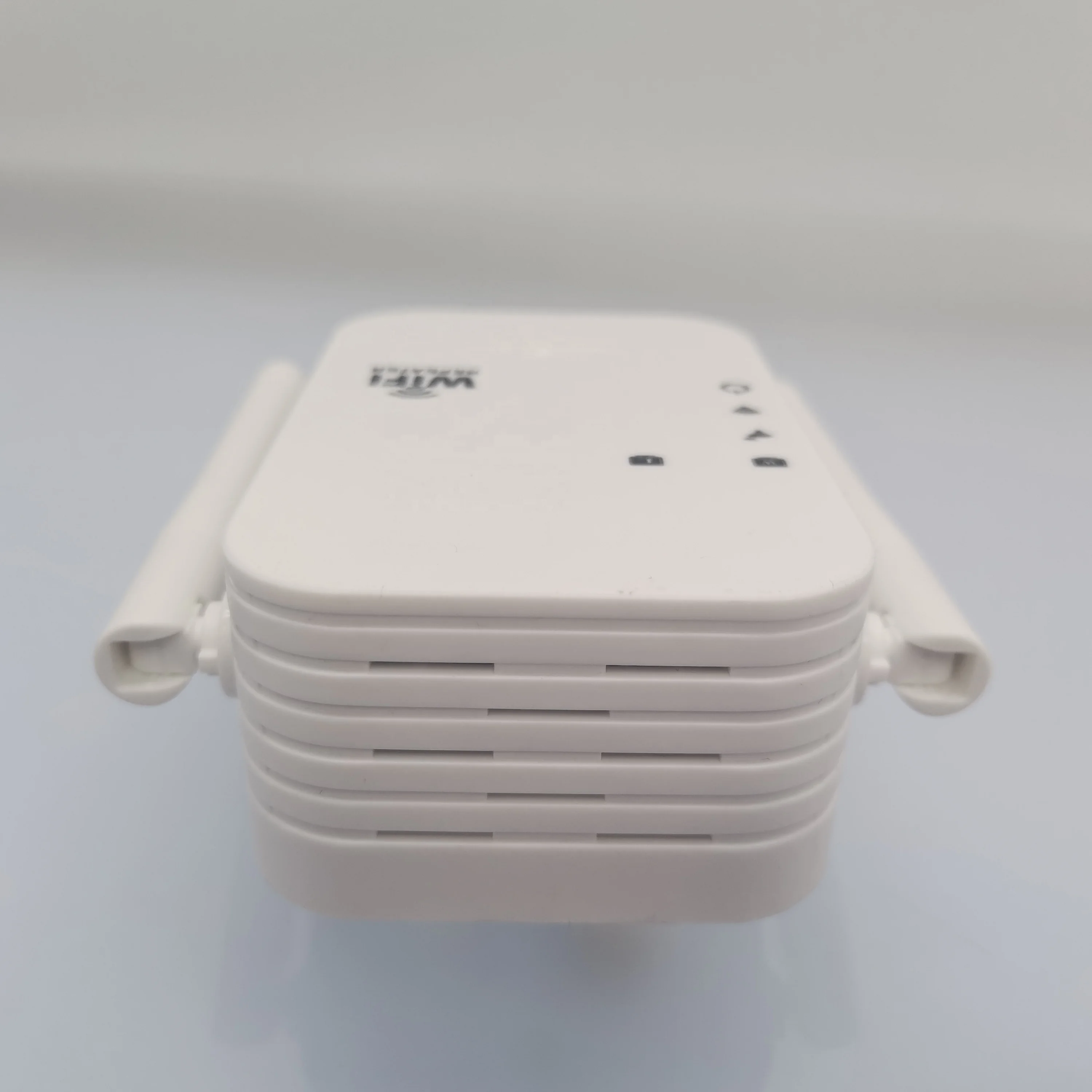 Hot Selling 802.11n Wireless Signal Repeater 2G 3G 4G Booster Amplifier Wifi Repeater Booster 300mbps
