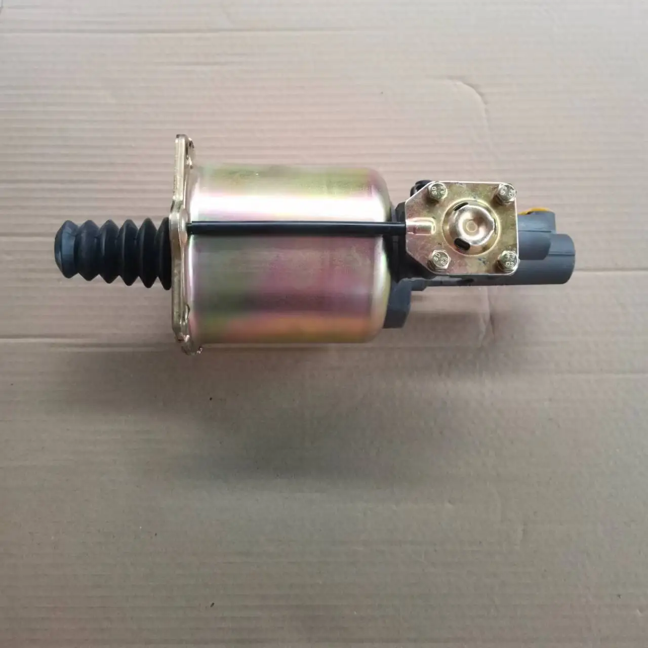 Clutch Servo Wg9525230070/1 For Heavy Truck Buy Manufature Price Wholesaler,Spare Parts Truck