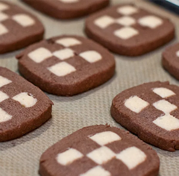 Automatic chocolate filled cookies making machine