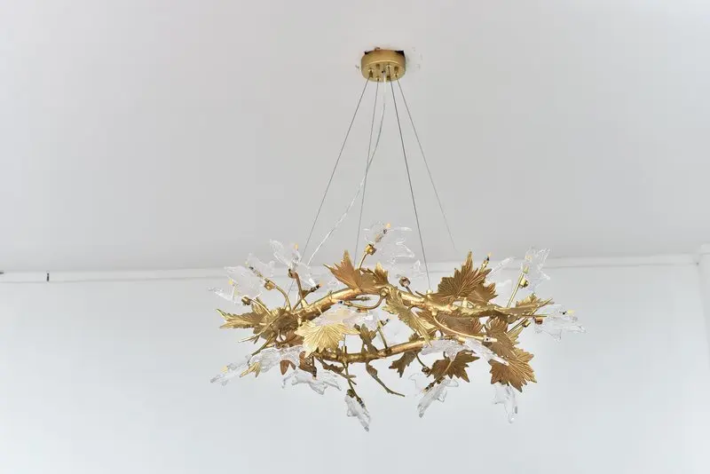 MEEROSEE Luxury Brass Tree Branch Hanging Light Fixture Copper Maple Leaves Chandelier for Hotel Restaurant Cafe Decor MD92093