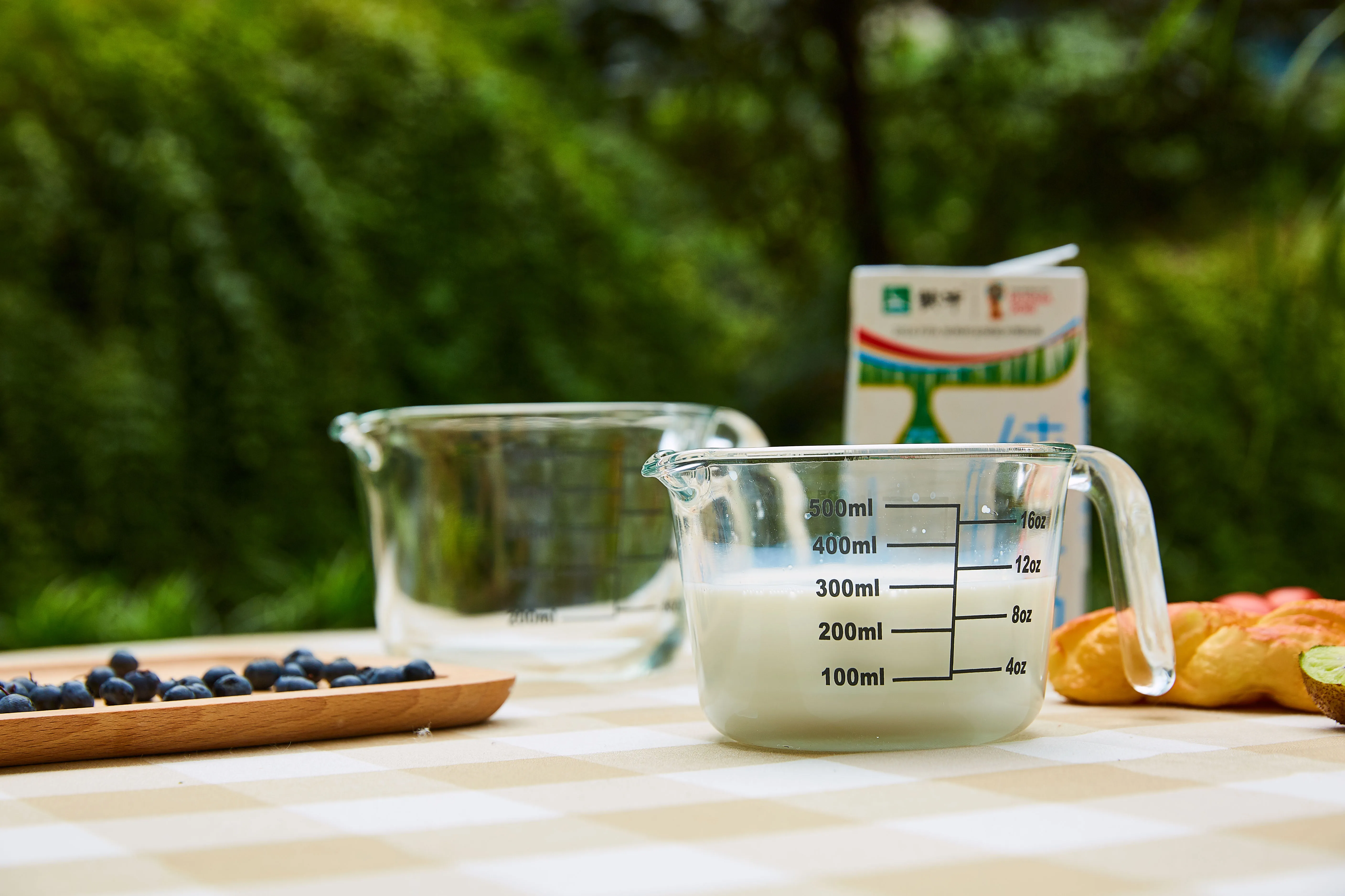 glass measuring cup (2).jpg