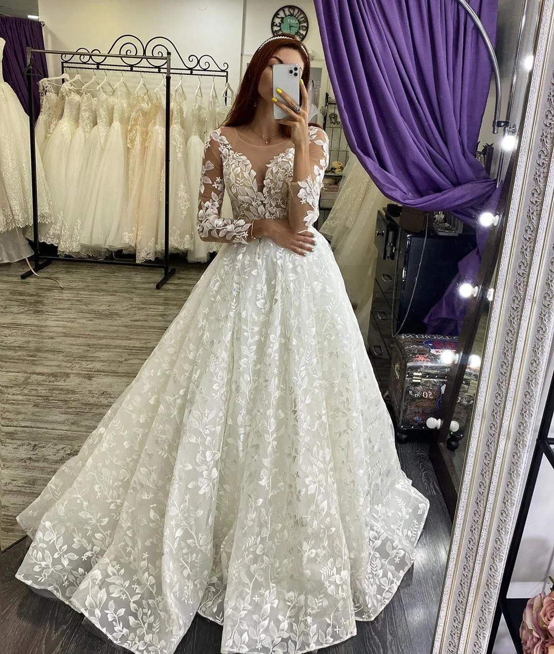 2020 Long Sleeves Lace Appliques See Through Custom Made Bridal Dresses