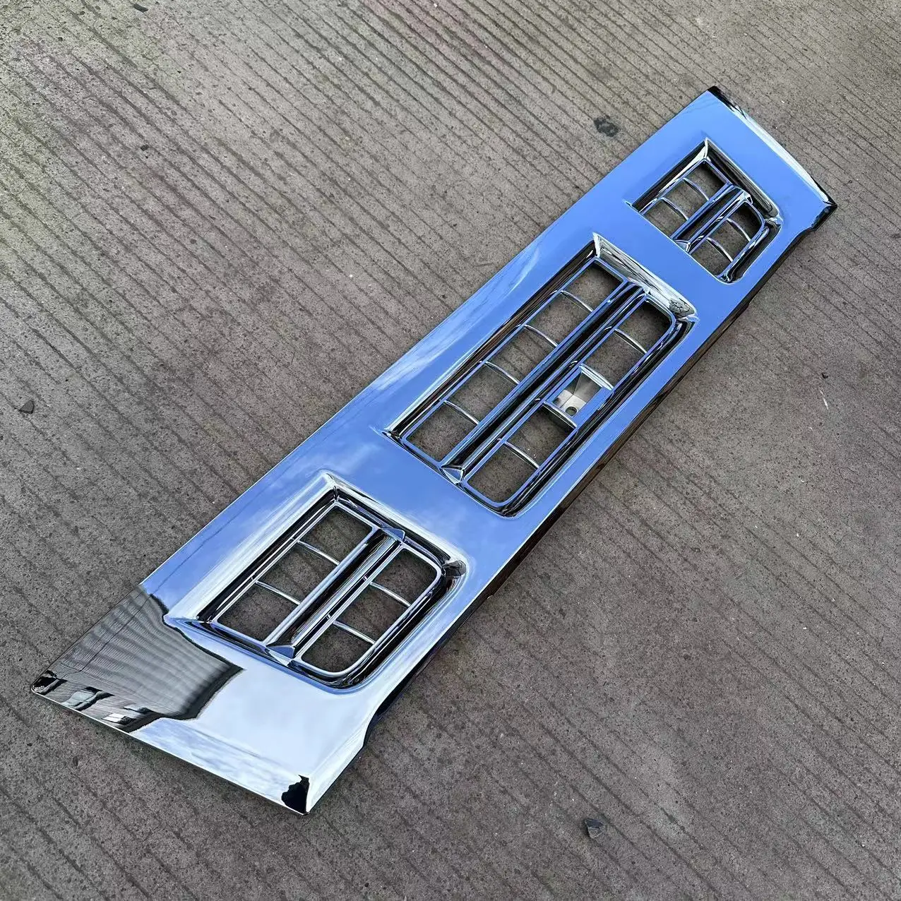 GHCD Hot Product/high Quality/factory Price Japanese Truck Isuz 600P/NQR/NPR 05 Year's Chrome-plated Grille details