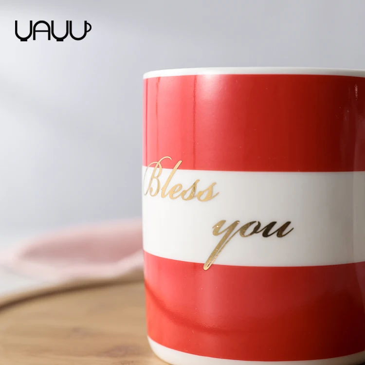 Popular household used 300ml red and white ceramic wedding favors tea coffee mugs for gift  .jpg