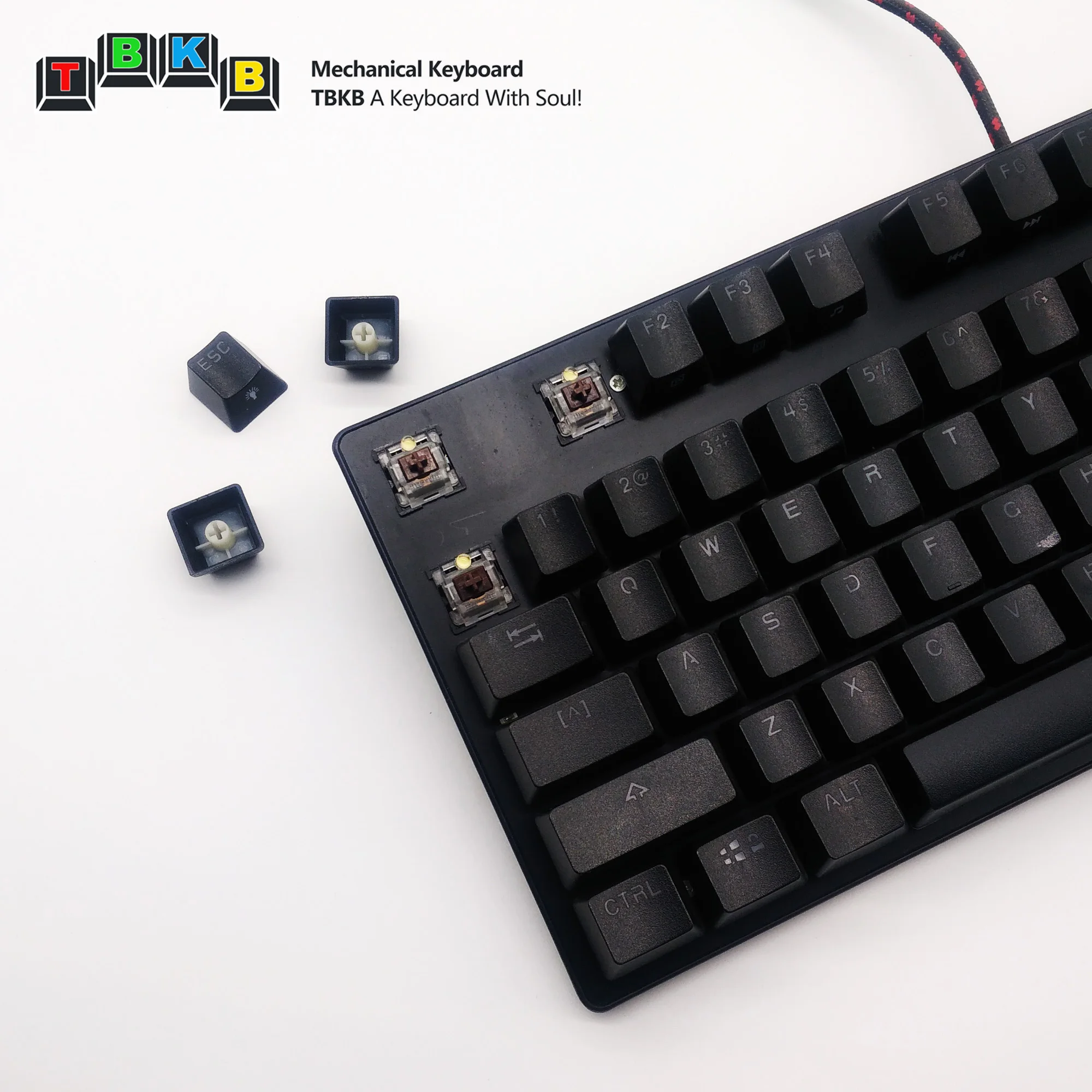 tbkb 87 键金属表面 rgb 背光 pbt 键帽机械键盘 