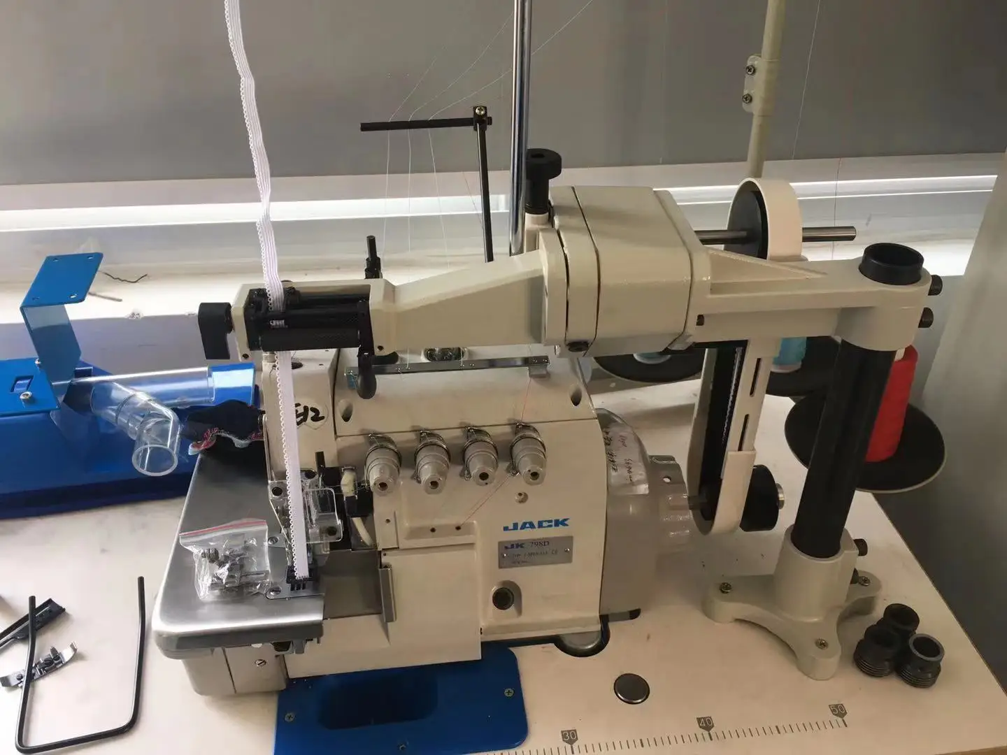 St 747d/e Elastic Attaching Device 4thread Overlock Sewing Machine