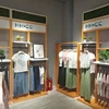 Clothing store shelf customization / women's retail store interior and exterior design