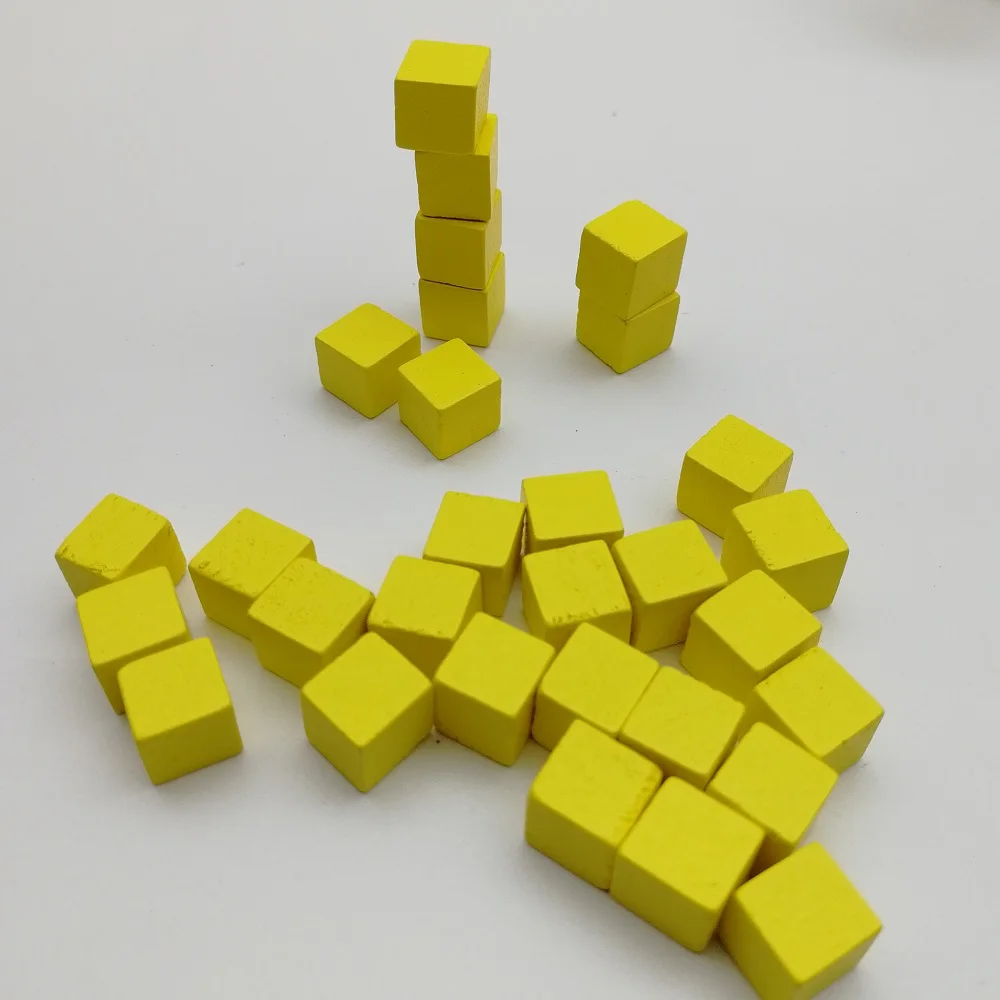 Желтый кубик игра. Желтый кубик. Кубики жёлтый кубик. Кубики деревянные желтые. Фигура желтый кубик.