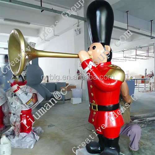 christmas-soldiers-sculpture_.jpg